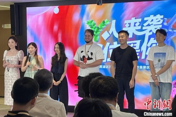 658金融网 上海外滩“新地标”&#32;亮相&#32;吸引全球互联网内容创作者